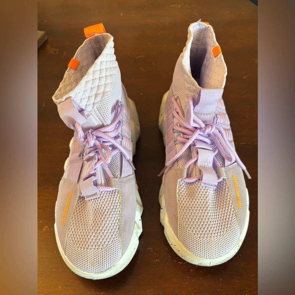 La Sheelah Tennis Shoes